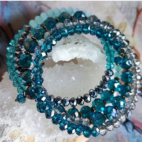 3 Strand Vintage Blue Pastel Faceted Glass Beads Beaded Stretch Bracelet - Picture 9 of 11